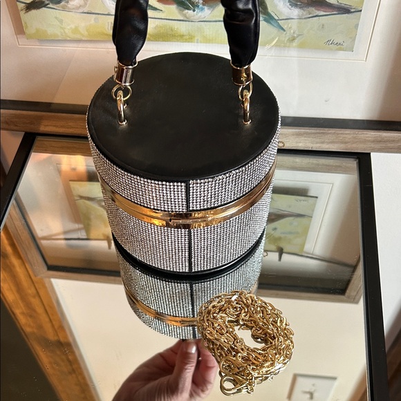 Chic Black and Gold Women's Clutch - Picture 4 of 11